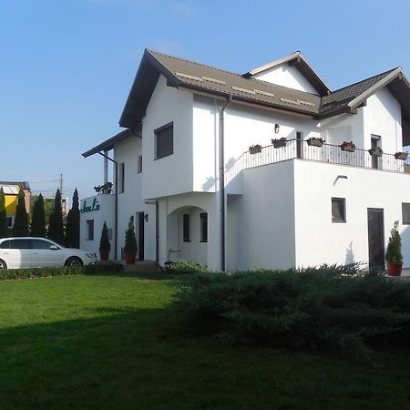 Villa Annalia - Rooms To Rent Bacău Zewnętrze zdjęcie