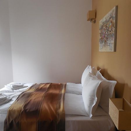 Villa Annalia - Rooms To Rent Bacău Zewnętrze zdjęcie